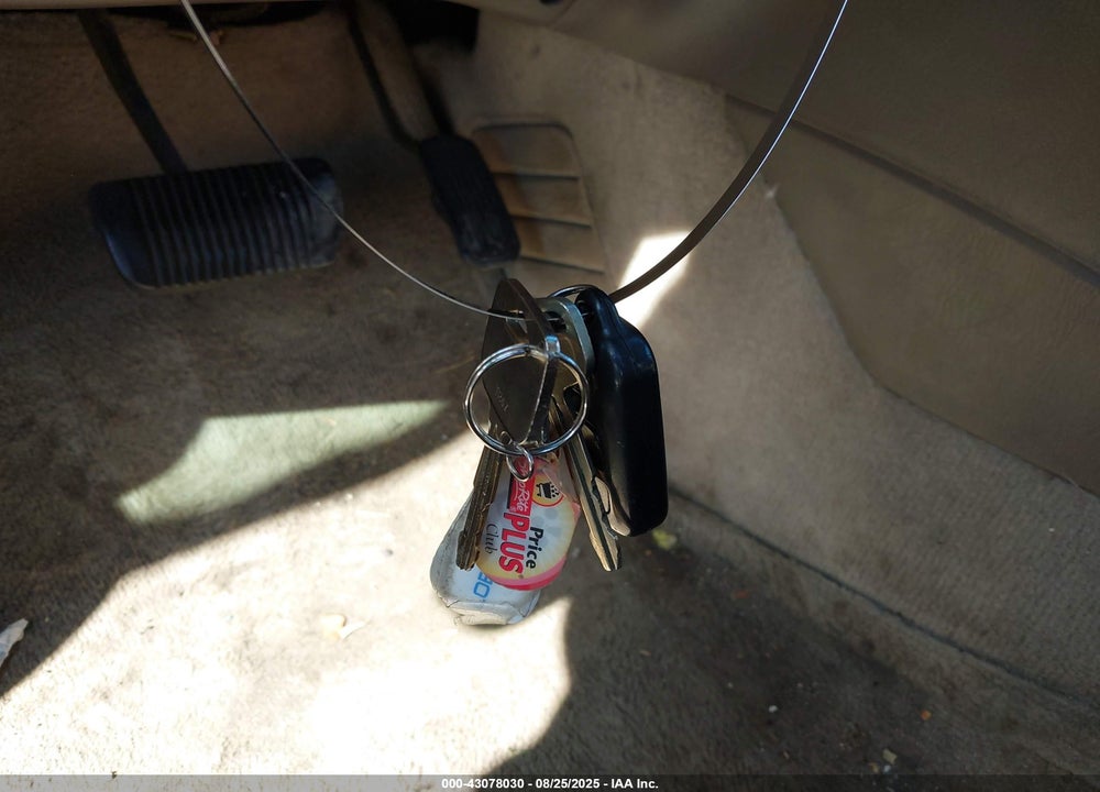2001 TOYOTA CAMRY LE VIN: 4T1BG22K91U821537