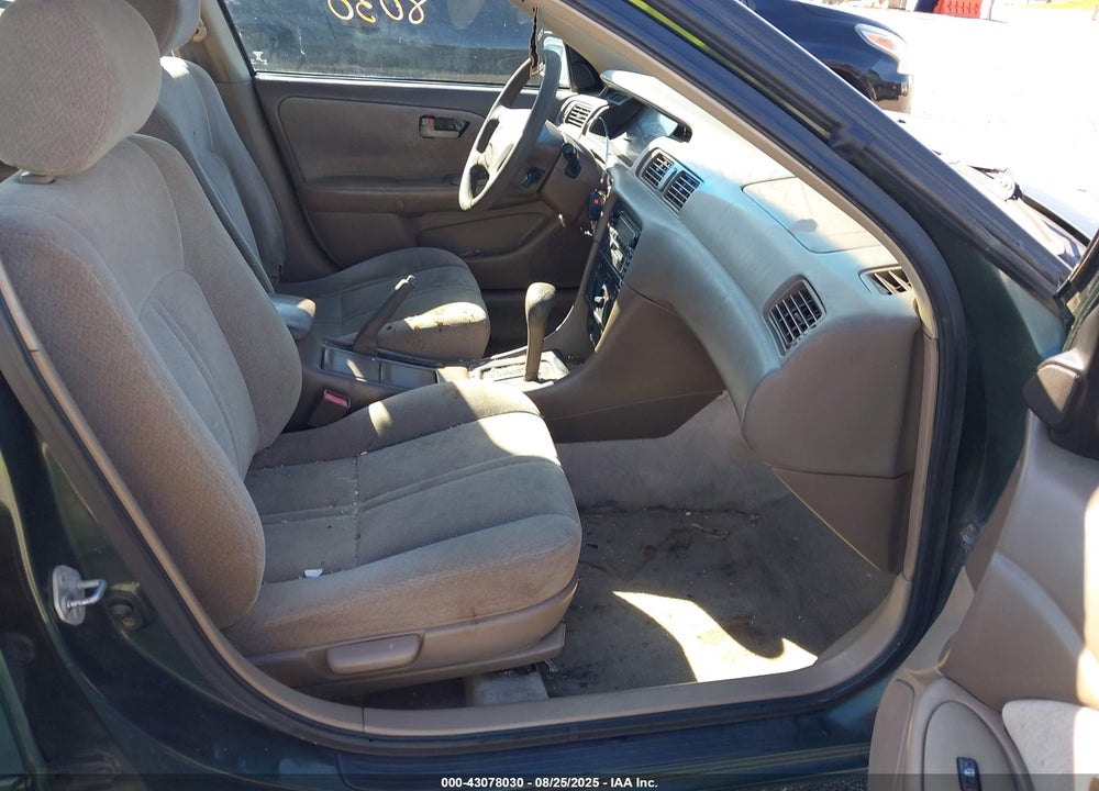 2001 TOYOTA CAMRY LE VIN: 4T1BG22K91U821537