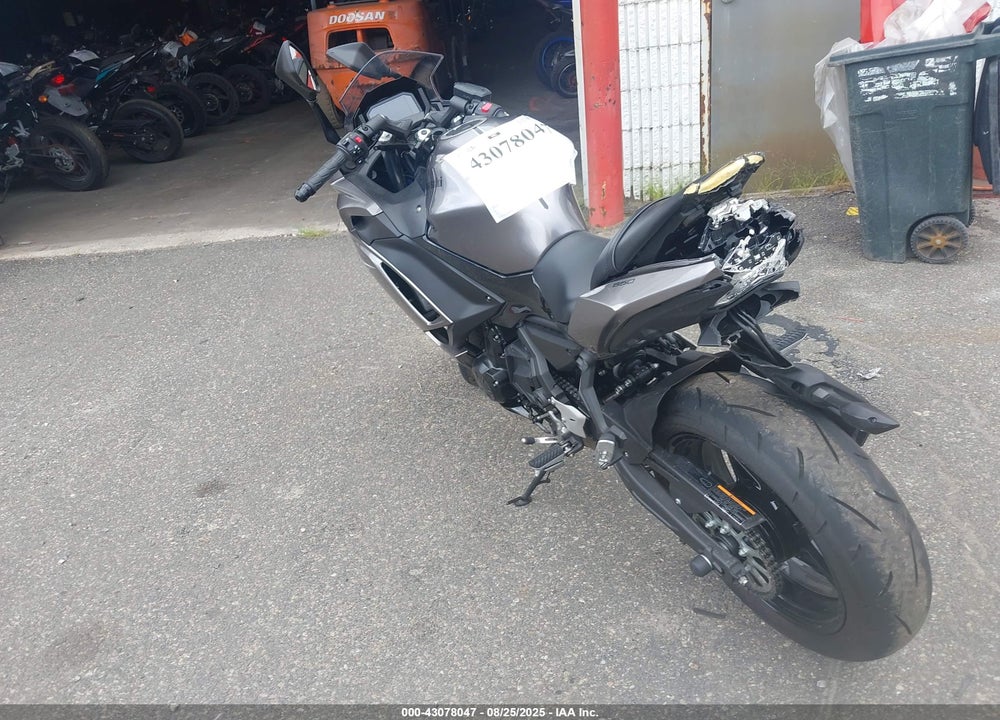 2021 KAWASAKI EX650 M VIN: ML5EXEM13MDA46418