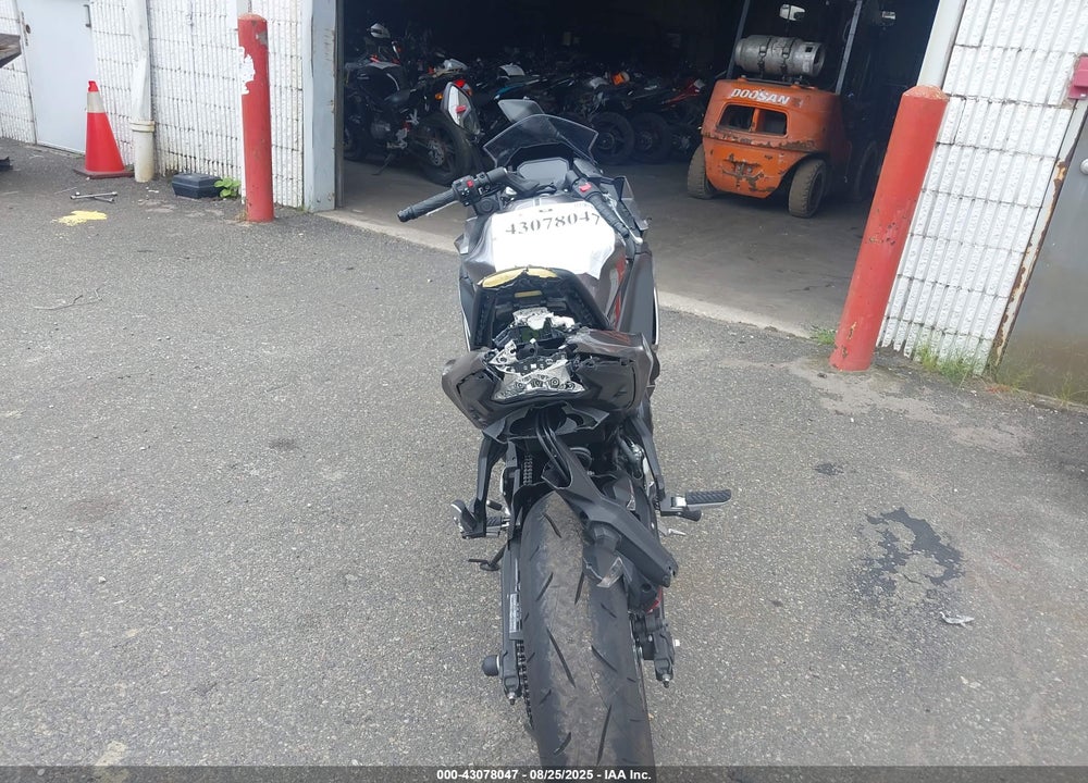 2021 KAWASAKI EX650 M VIN: ML5EXEM13MDA46418
