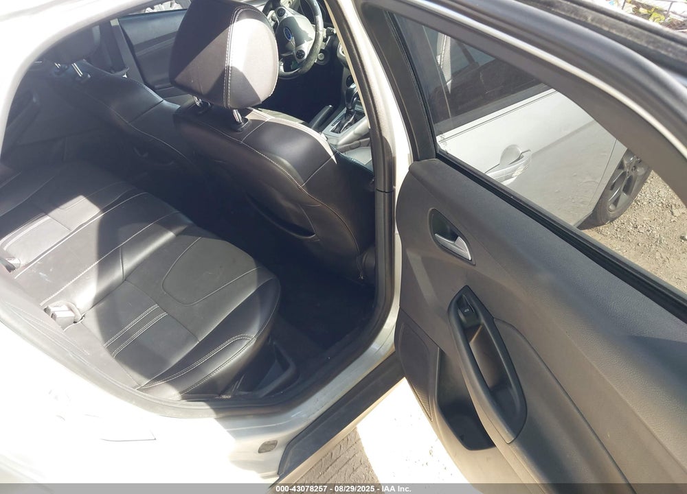 2014 FORD FOCUS VIN: 1FADP3K23EL327680
