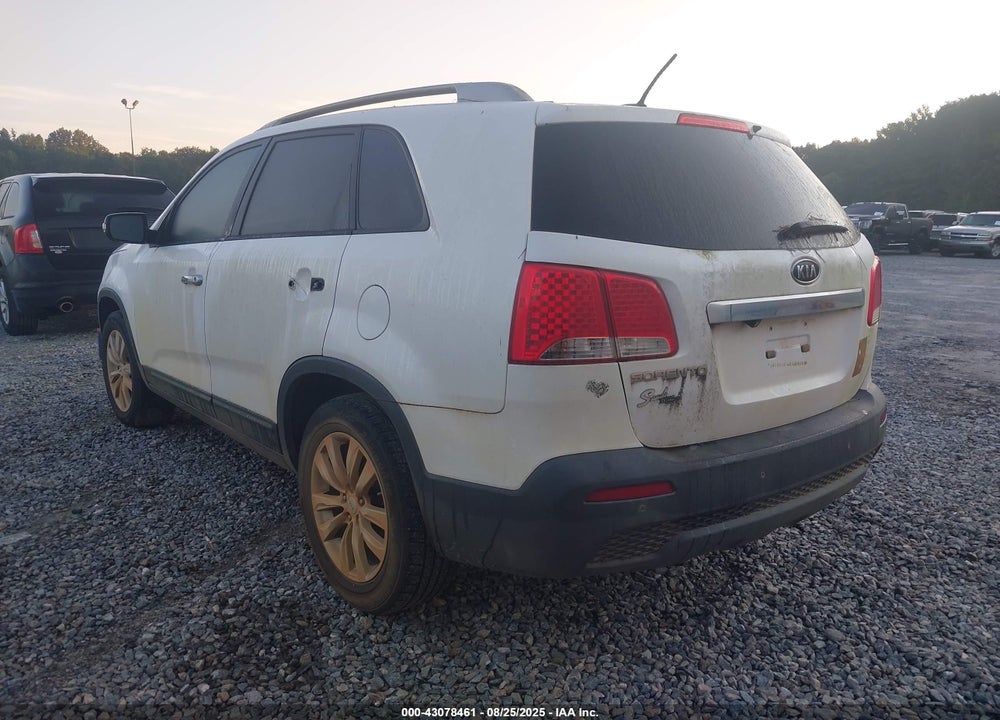 2011 KIA SORENTO LX V6 VIN: 5XYKT4A22BG085900