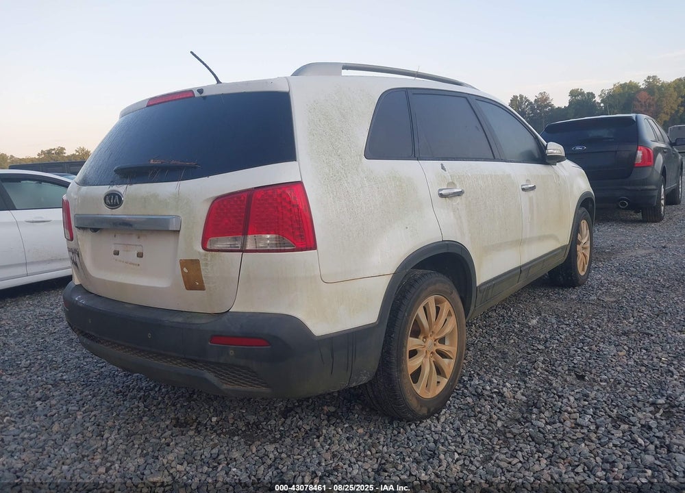 2011 KIA SORENTO LX V6 VIN: 5XYKT4A22BG085900
