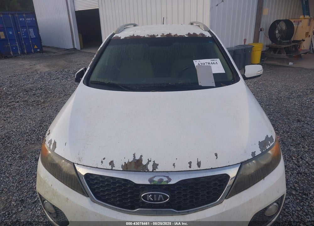 2011 KIA SORENTO LX V6 VIN: 5XYKT4A22BG085900