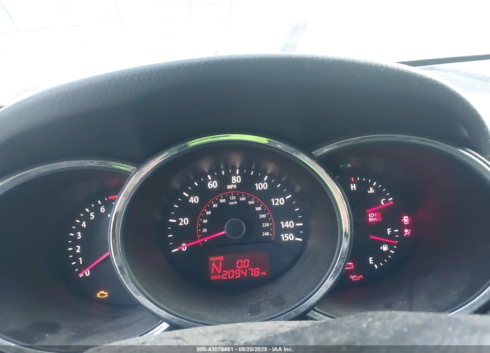 2011 KIA SORENTO LX V6 VIN: 5XYKT4A22BG085900