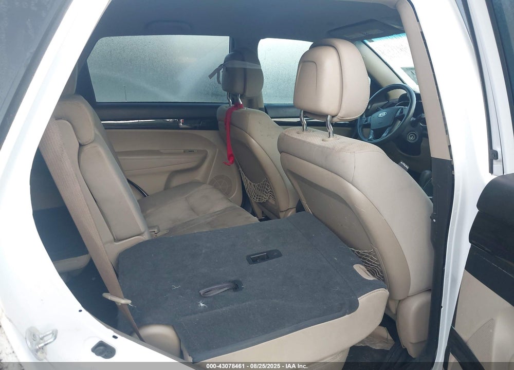 2011 KIA SORENTO LX V6 VIN: 5XYKT4A22BG085900