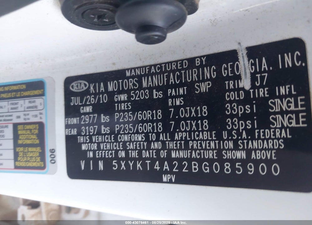 2011 KIA SORENTO LX V6 VIN: 5XYKT4A22BG085900