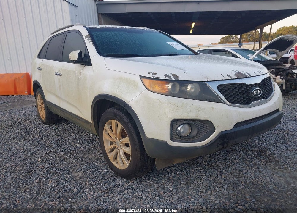 2011 KIA SORENTO LX V6 VIN: 5XYKT4A22BG085900