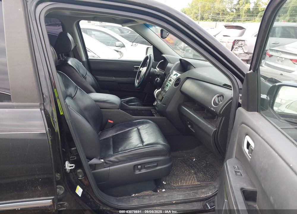 2011 HONDA PILOT TOURING VIN: 5FNYF4H97BB070823