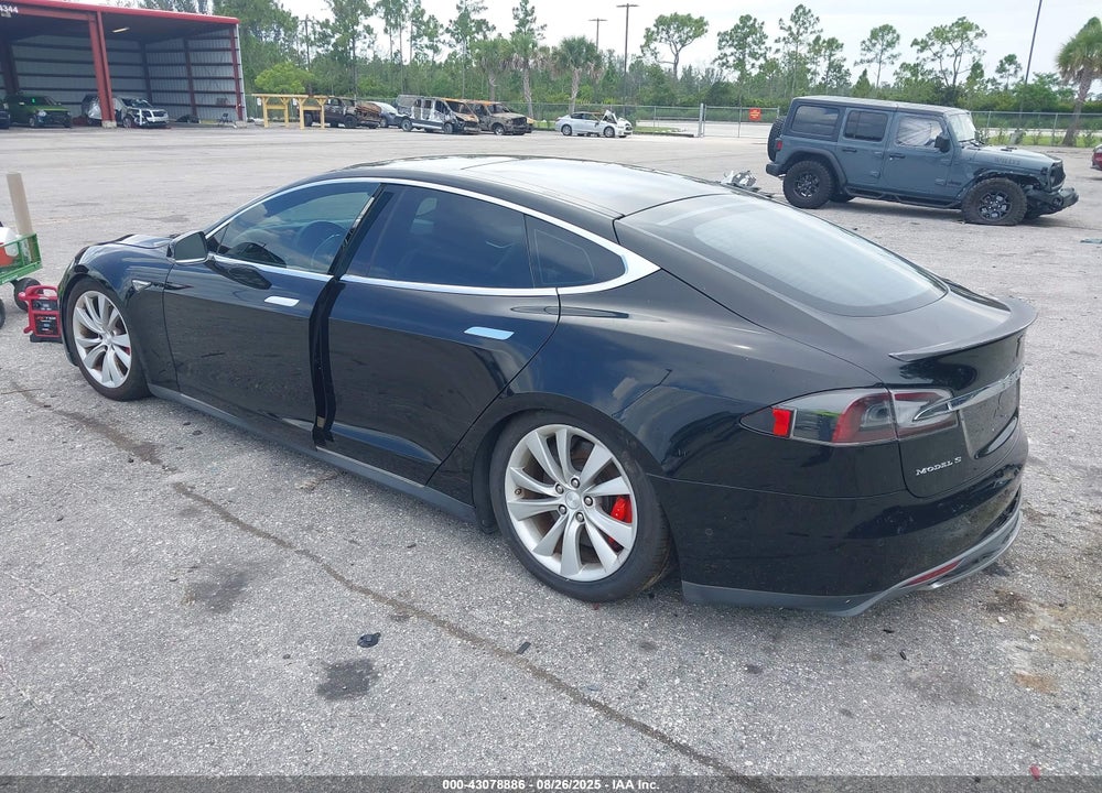 2015 TESLA MODEL S VIN: 5YJSA1H2XFFP68743