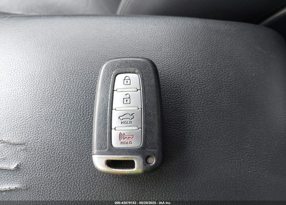 2013 HYUNDAI GENESIS VIN: KMHGC4DDXDU243061