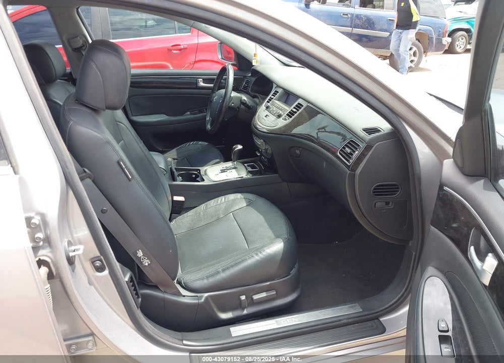 2013 HYUNDAI GENESIS VIN: KMHGC4DDXDU243061