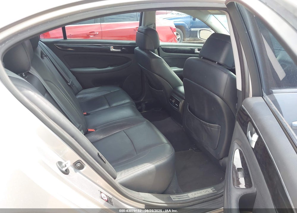 2013 HYUNDAI GENESIS VIN: KMHGC4DDXDU243061