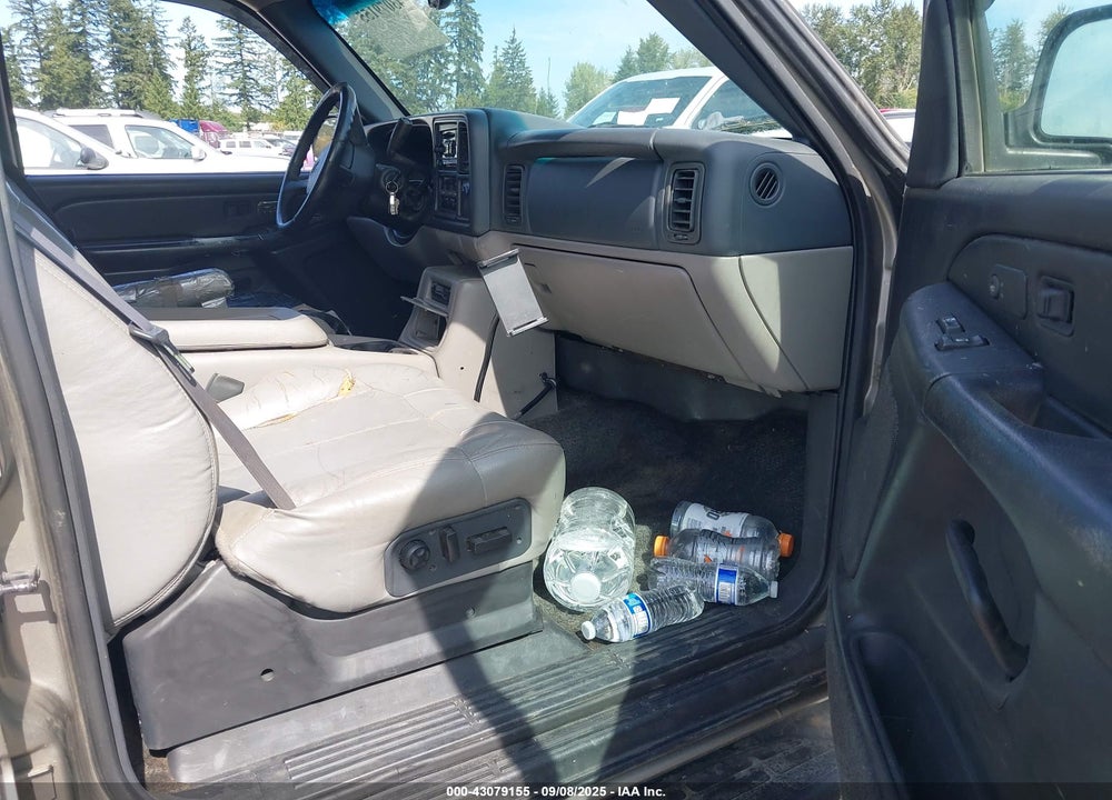 2001 CHEVROLET TAHOE LT VIN: 1GNEK13T41R137510