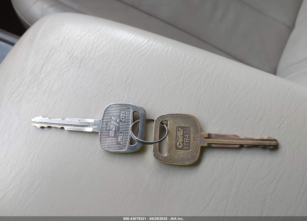 2002 TOYOTA AVALON XL VIN: 4T1BF28B22U212530