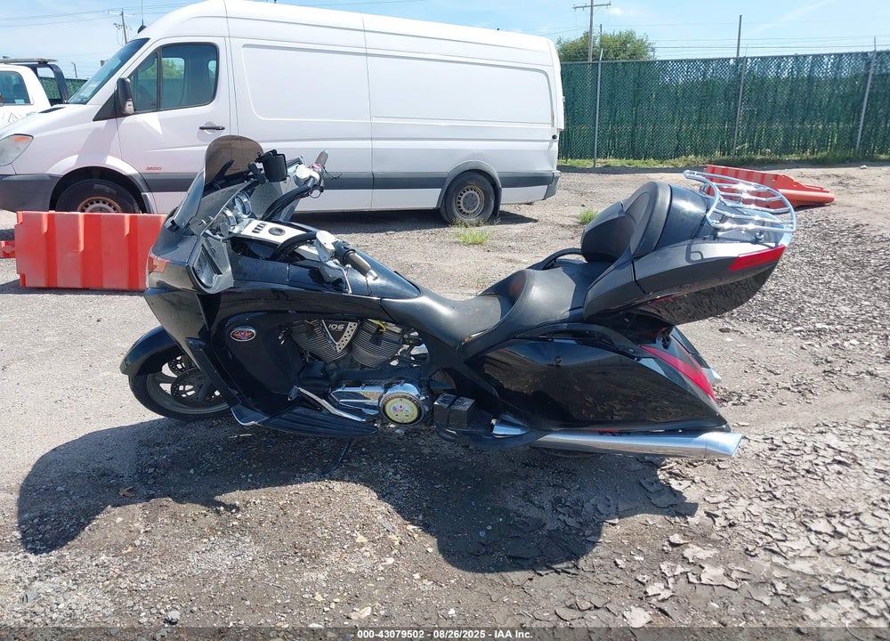 2008 VICTORY MOTORCYCLES VISION DELUXE VIN: 5VPSD36D883004852