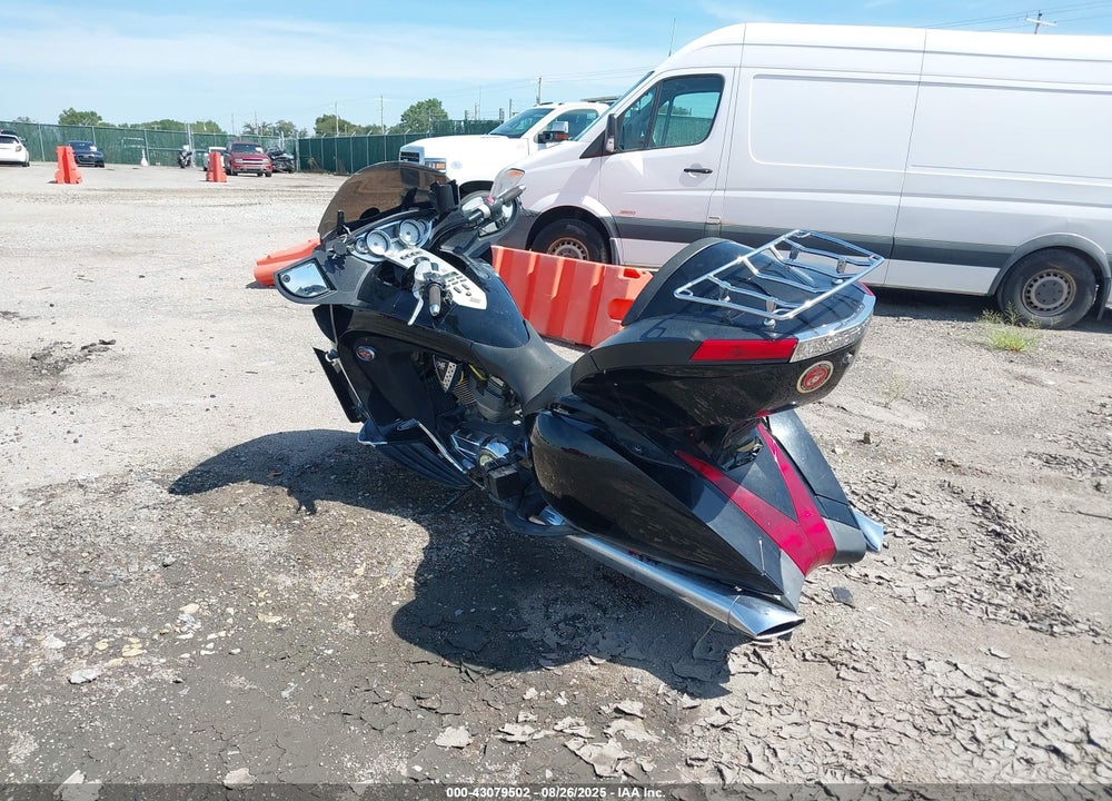 2008 VICTORY MOTORCYCLES VISION DELUXE VIN: 5VPSD36D883004852