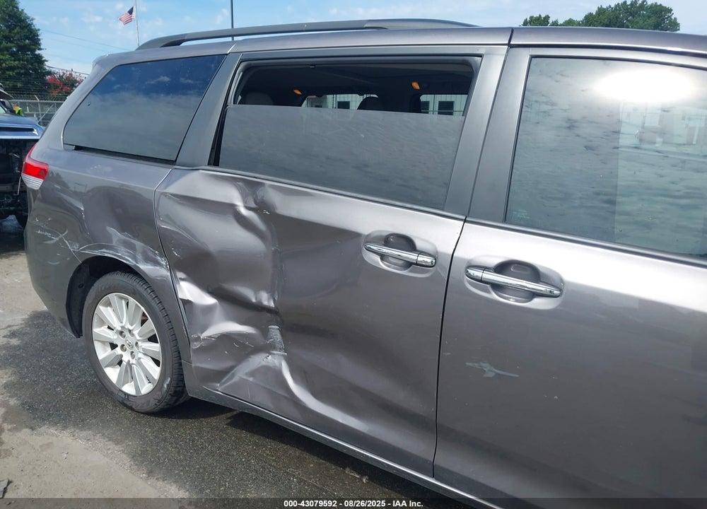 2013 TOYOTA SIENNA LIMITED V6 7 PASSENGER VIN: 5TDYK3DC6DS364736