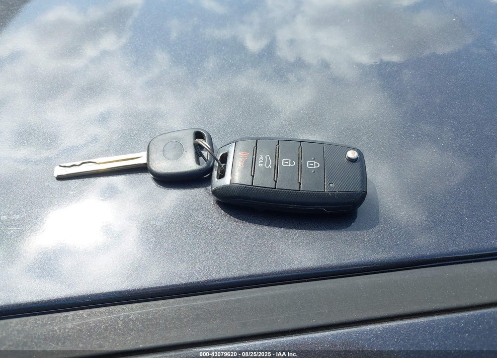2015 KIA OPTIMA VIN: KNAGM4A77F5626899
