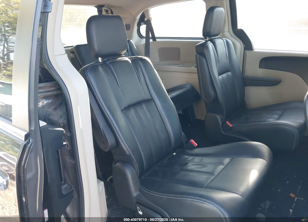 2016 CHRYSLER TOWN & COUNTRY VIN: 2C4RC1BG0GR129015