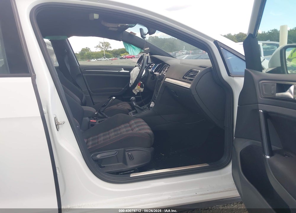 2018 VOLKSWAGEN GOLF VIN: 3VW547AUXJM281868