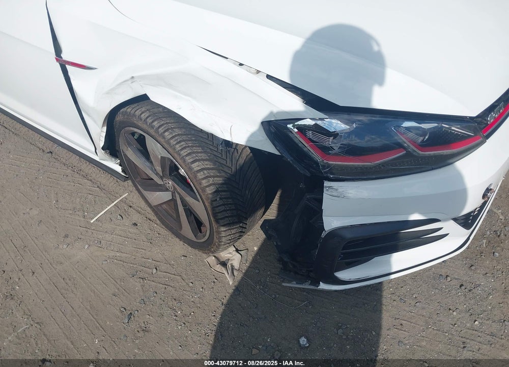 2018 VOLKSWAGEN GOLF VIN: 3VW547AUXJM281868