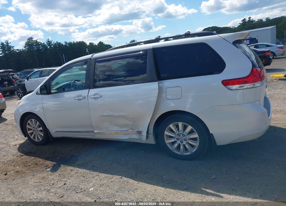 2011 TOYOTA SIENNA LIMITED VIN: 5TDDK3DC5BS018611