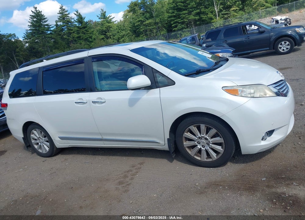 2011 TOYOTA SIENNA LIMITED VIN: 5TDDK3DC5BS018611