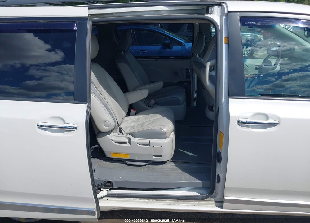 2011 TOYOTA SIENNA LIMITED VIN: 5TDDK3DC5BS018611