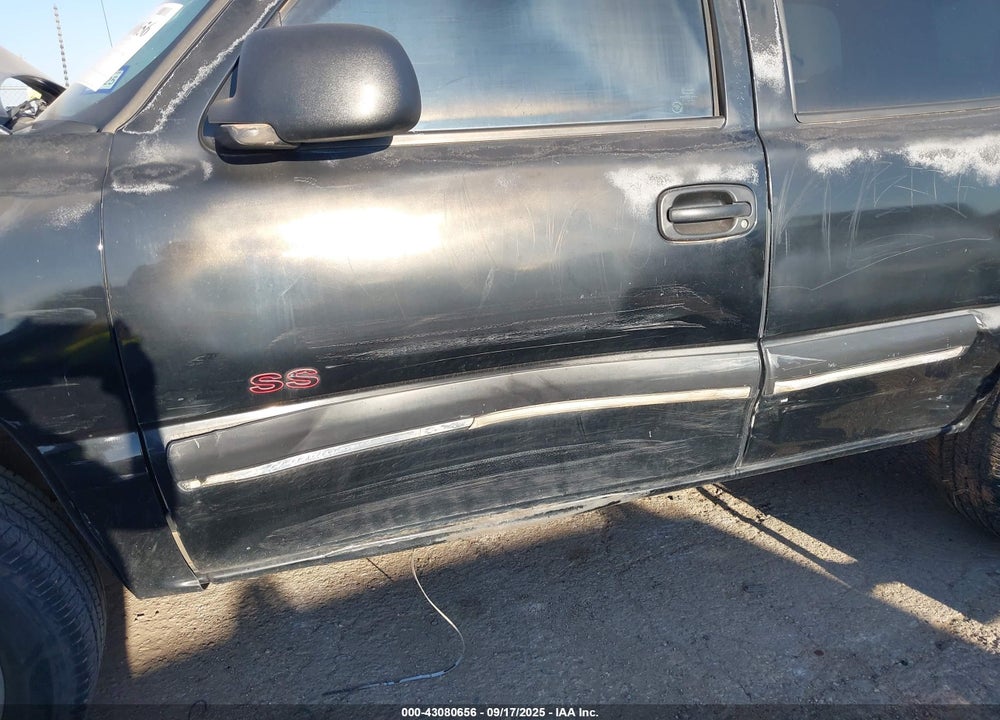 2001 CHEVROLET TAHOE LS VIN: 1GNEC13TX1J102353