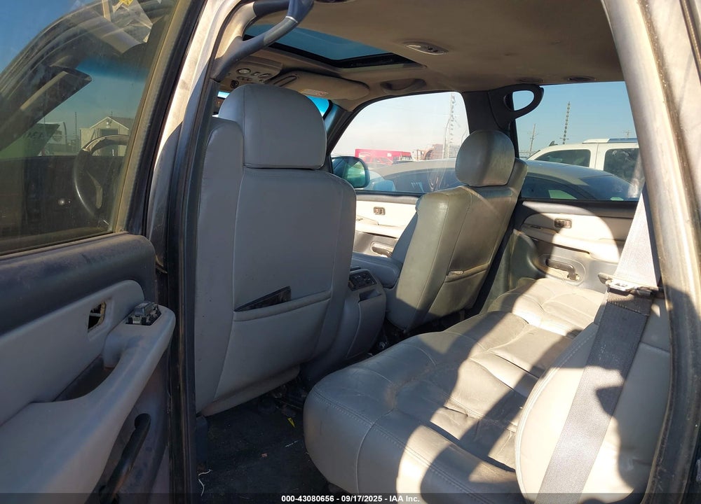 2001 CHEVROLET TAHOE LS VIN: 1GNEC13TX1J102353