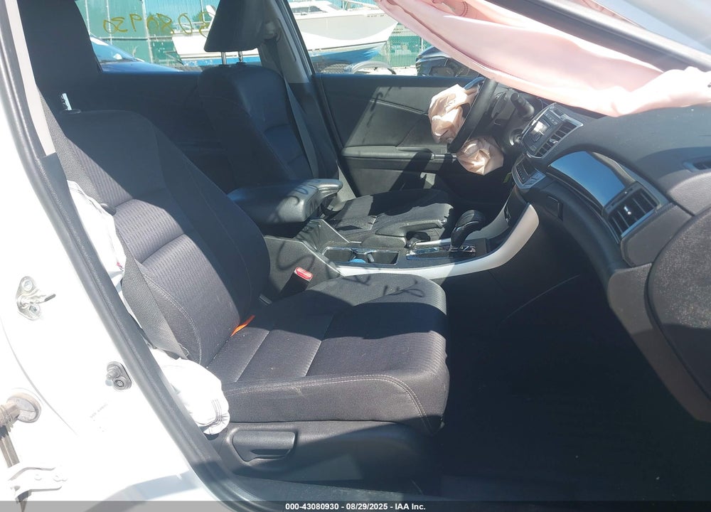 2015 HONDA ACCORD VIN: 1HGCR2F51FA021803