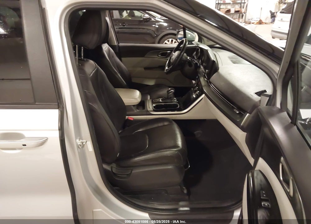 2022 KIA CARNIVAL MPV LX SEAT PACKAGE VIN: KNDNB4H39N6130692