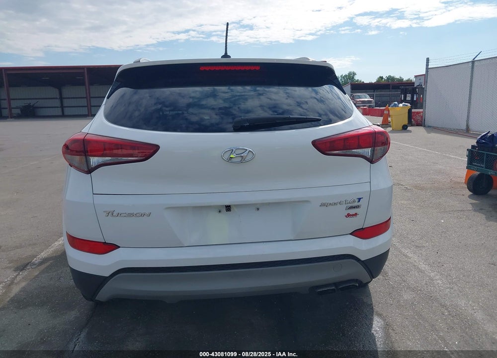 2017 HYUNDAI TUCSON SPORT VIN: KM8J3CA25HU398657