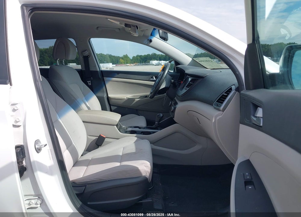 2017 HYUNDAI TUCSON SPORT VIN: KM8J3CA25HU398657