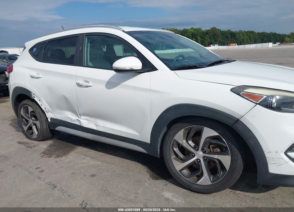 2017 HYUNDAI TUCSON SPORT VIN: KM8J3CA25HU398657