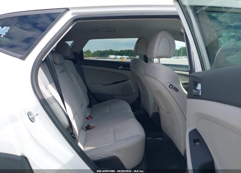 2017 HYUNDAI TUCSON SPORT VIN: KM8J3CA25HU398657