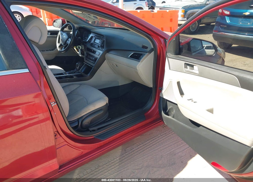 2015 HYUNDAI SONATA VIN: 5NPE24AFXFH121219