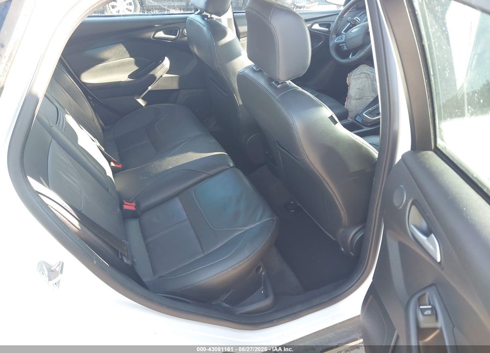 2015 FORD FOCUS VIN: 1FADP3J20FL300536