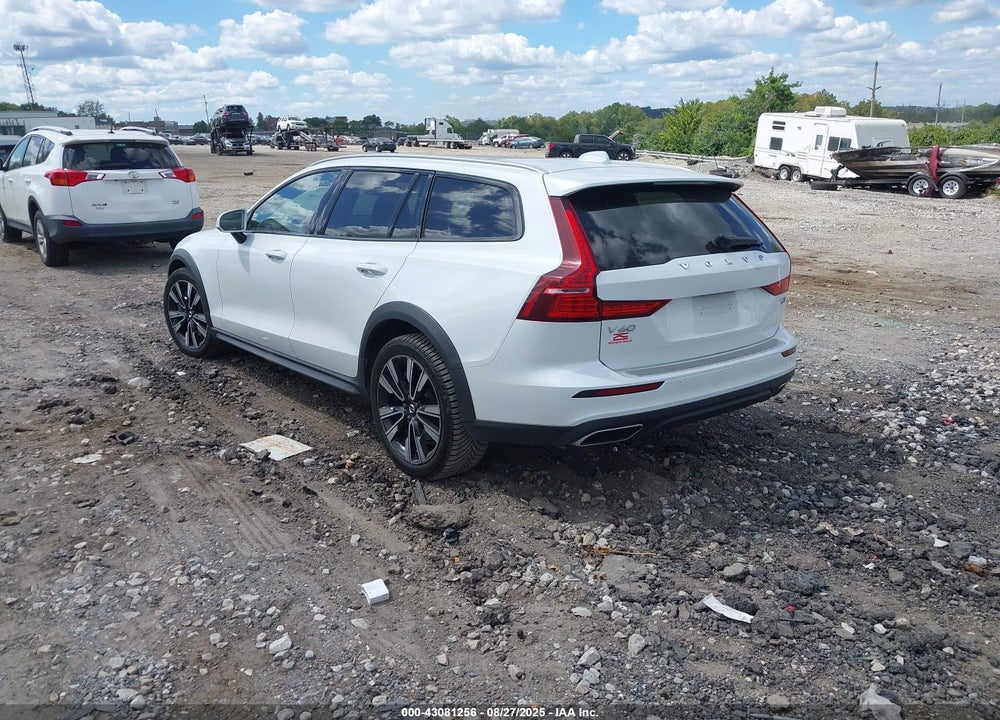 2021 VOLVO V60 CROSS COUNTRY VIN: YV4102WK8M1068102