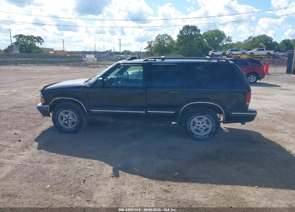 1999 CHEVROLET BLAZER LS VIN: 1GNDT13W2X2226867