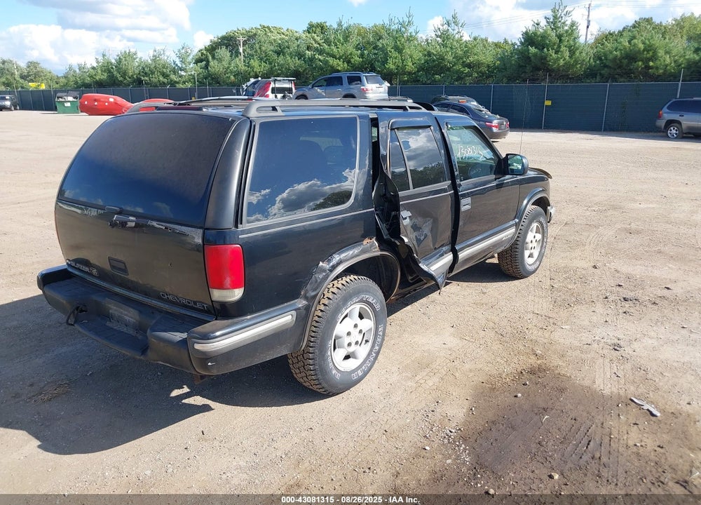 1999 CHEVROLET BLAZER LS VIN: 1GNDT13W2X2226867