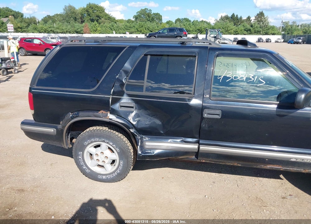 1999 CHEVROLET BLAZER LS VIN: 1GNDT13W2X2226867