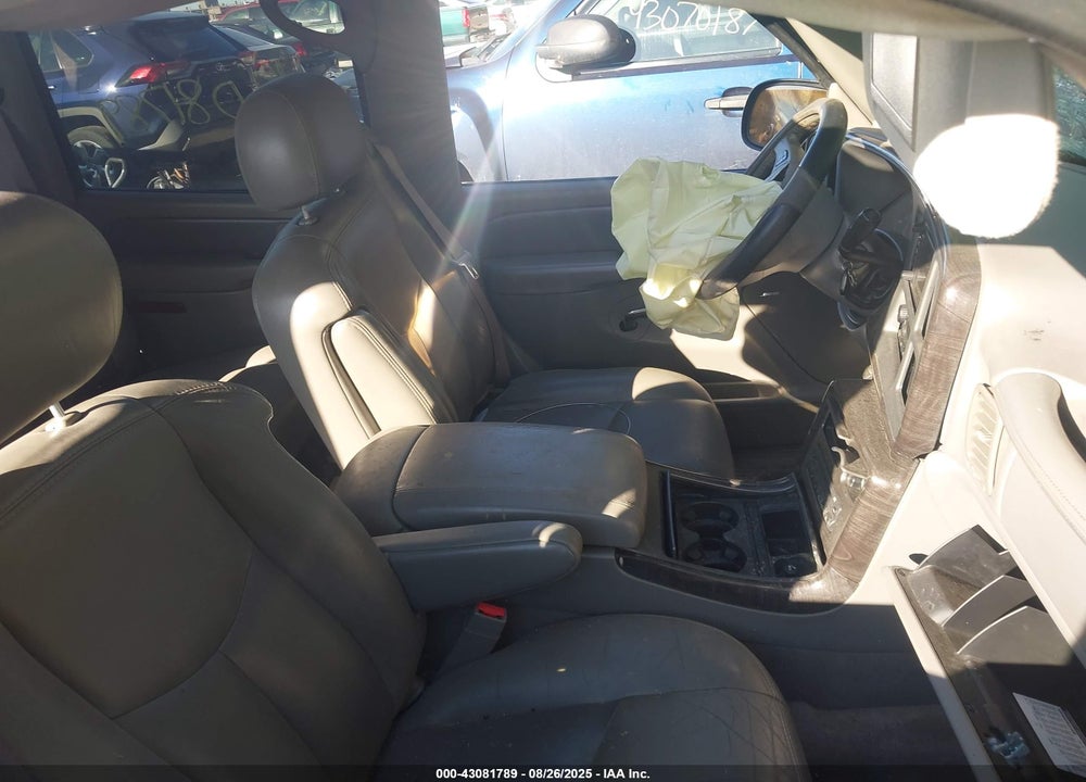 2005 GMC YUKON XL 1500 DENALI VIN: 1GKFK66U45J216585