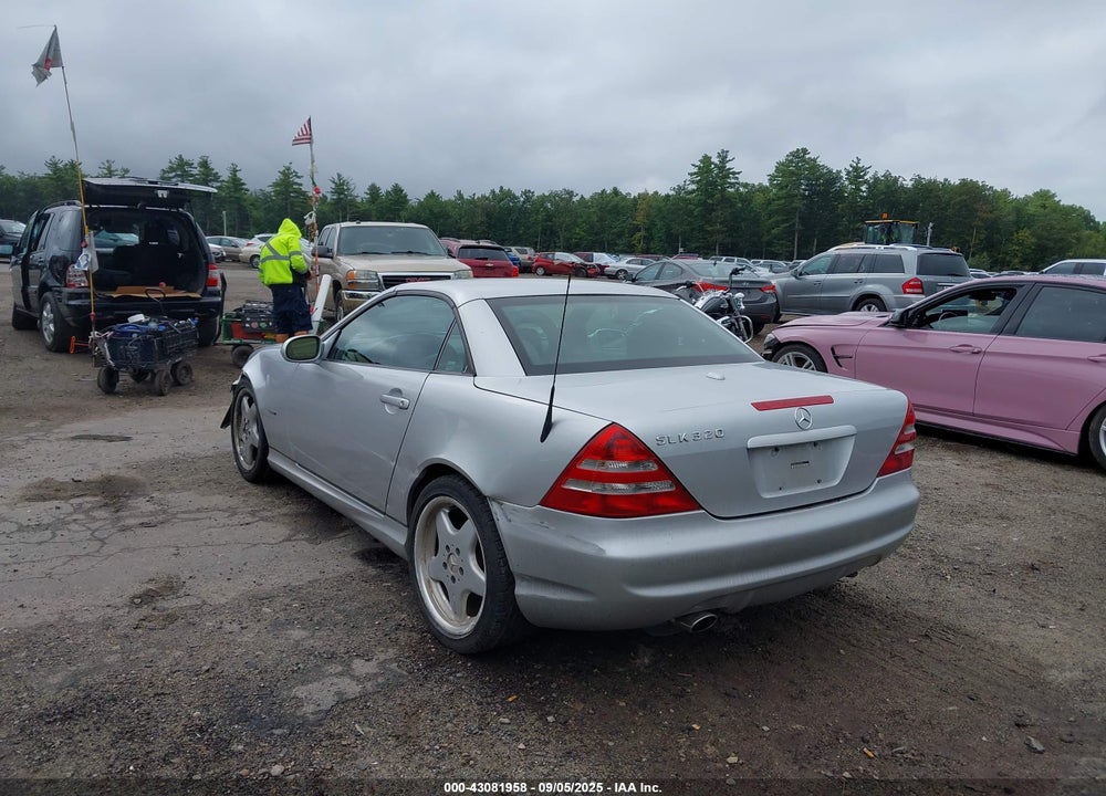 2001 MERCEDES-BENZ SLK 320 VIN: WDBKK65FX1F181446