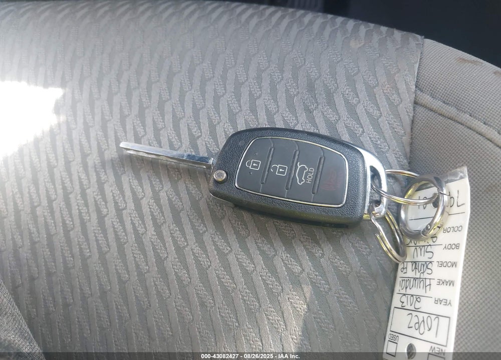 2013 HYUNDAI SANTA FE VIN: 5XYZTDLB1DG044169