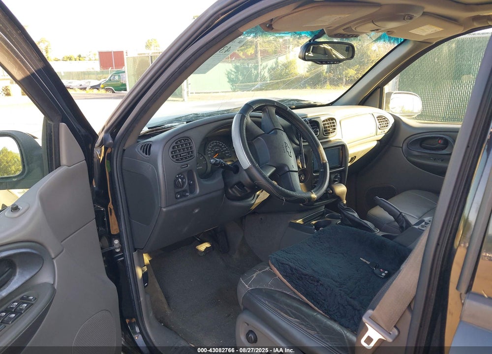 2004 CHEVROLET TRAILBLAZER LT VIN: 1GNDS13S342210947
