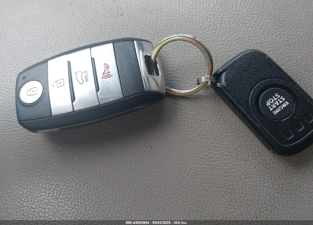 2017 KIA SORENTO VIN: 5XYPHDA53HG313543