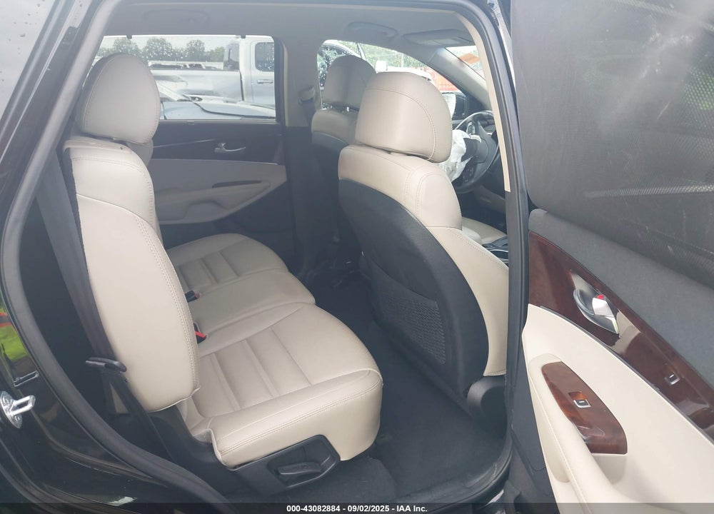 2017 KIA SORENTO VIN: 5XYPHDA53HG313543
