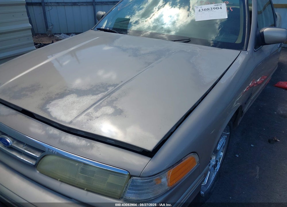 1995 FORD CROWN VICTORIA LX VIN: 2FALP74W8SX206290